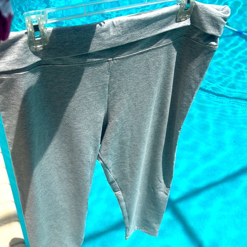 NWOT Victoria’s Secret Gray leggings Sz XL NEW rollover waistband Roomy Stretch - Picture 15 of 17